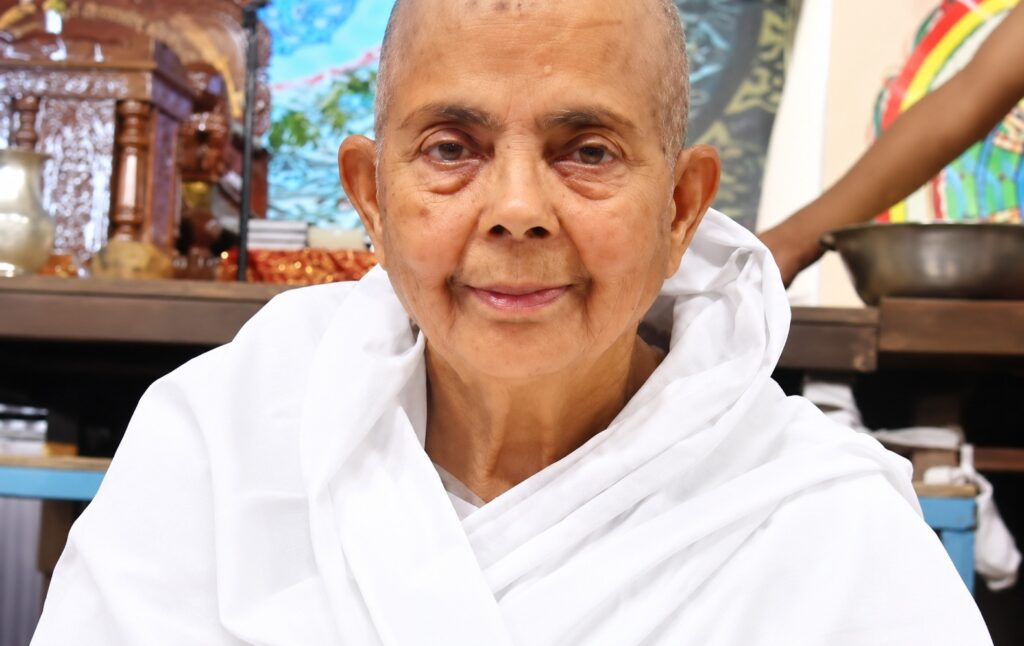 Kshullika Shri 105 Asarfimati Mataji - क्षुल्लिका श्री १०५ असर्फीमति माताजी (photo 3)
